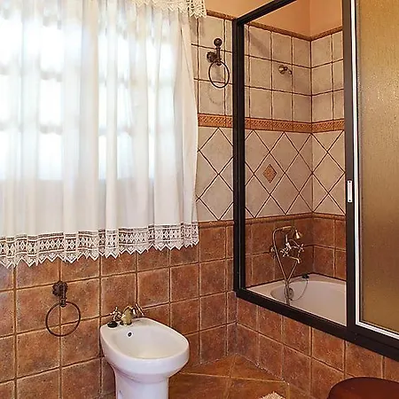 Sleeps 8 Pool Wifi Holiday home *